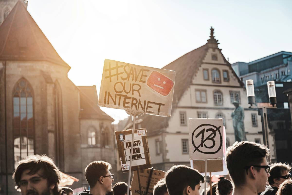 The Ultimate Community Organizing Guide for Digital Changemakers in 2024